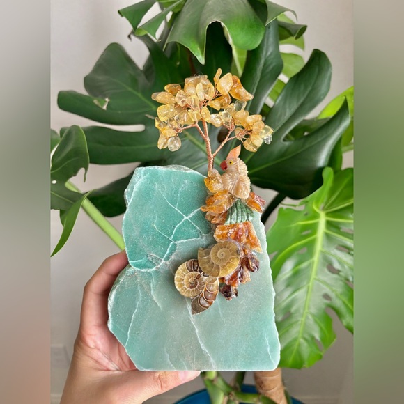 Parrot Carving on Green Aveneturine - Picture 6 of 6